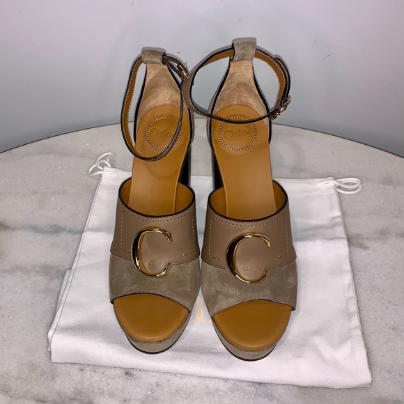 Chloé Platform Sandals in a Taupe/Grey Color . - Picture 3 of 5